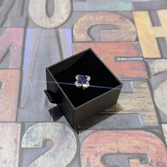 Vintage Y2K Quatrefoil Cocktail Ring • 14K Gold Overlay • 6.6g • Swarovski • 10 - Picture 5 of 6